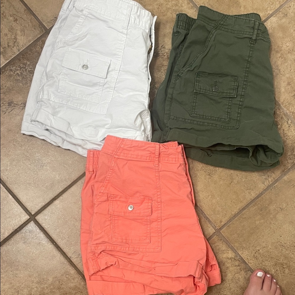 Time and Tru Women’s Shorts - White, Olive Green & Coral - Multi-Pack - Picture 4 of 4